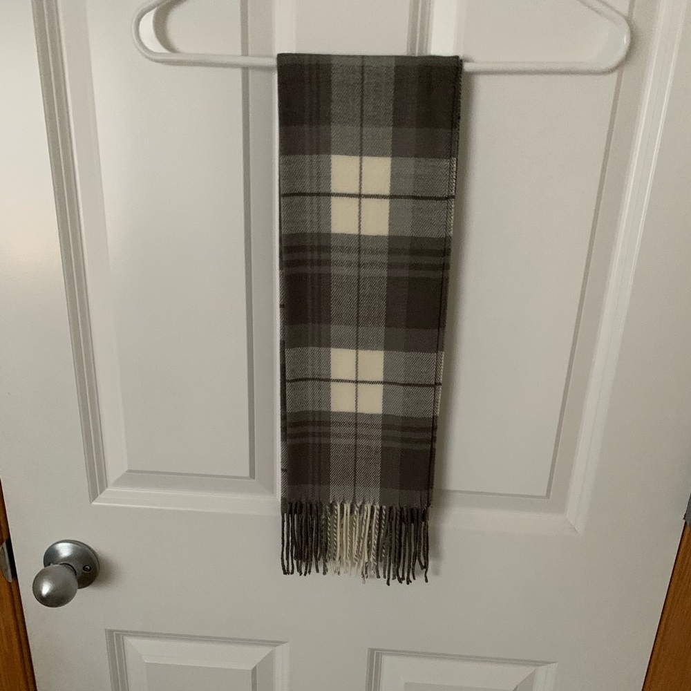soft new without tag gray and cream plaid scarf